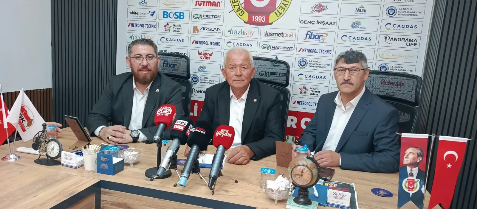 Seyhan Vatandaşın Özgür haber alma kaynağının yerel basın olduğunu söyledi